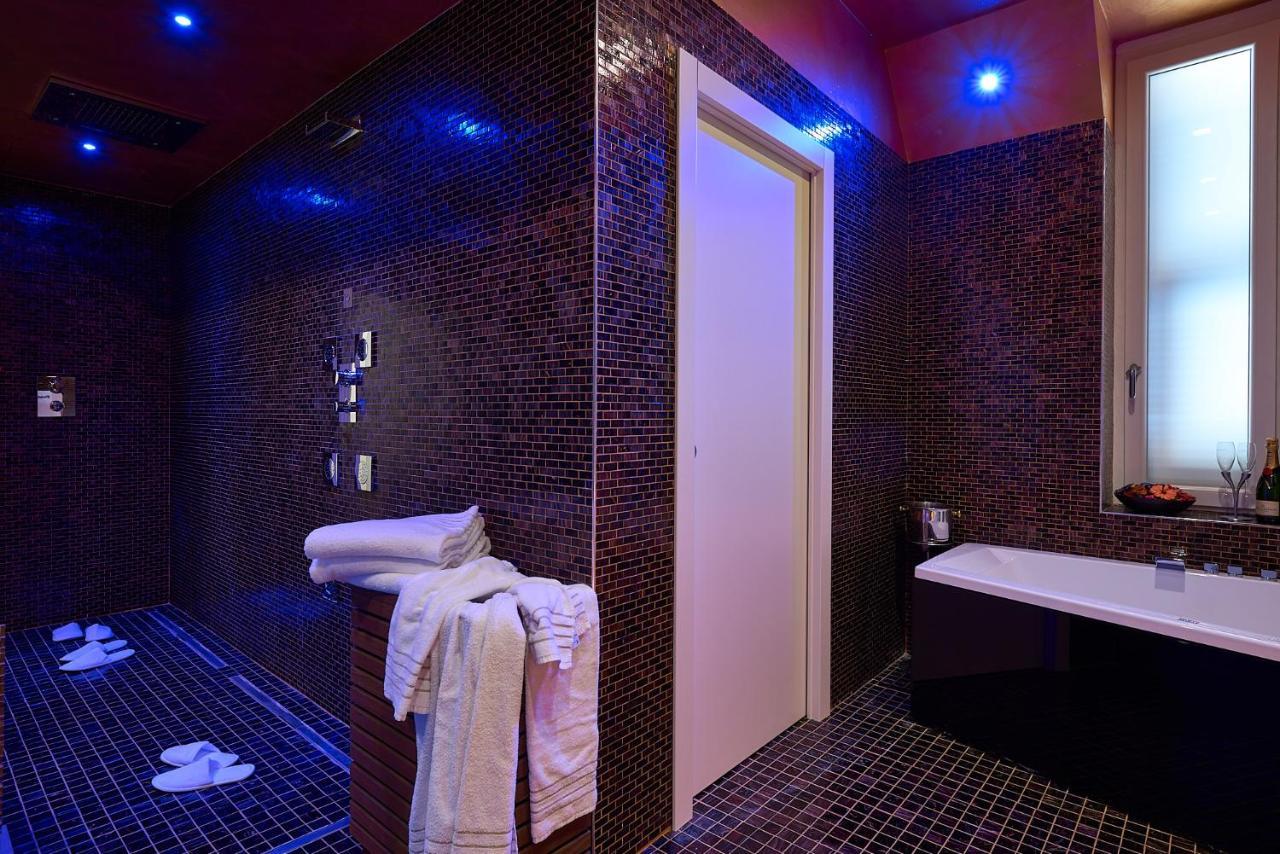 Ricaroka Hotel อัลเบงกา ภายนอก รูปภาพ